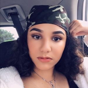 Meet your Posher, Niala